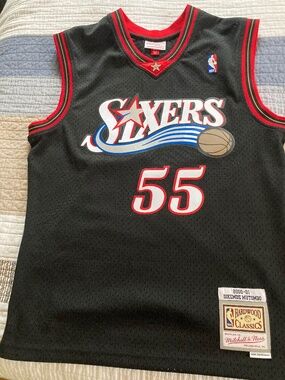 NWOT Philadelphia 76ers Dikembe Mutombo - Mitchell & Ness Swingman jersey size M